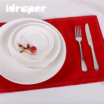 Красные тканевые рождественские салфетки для коктейлей